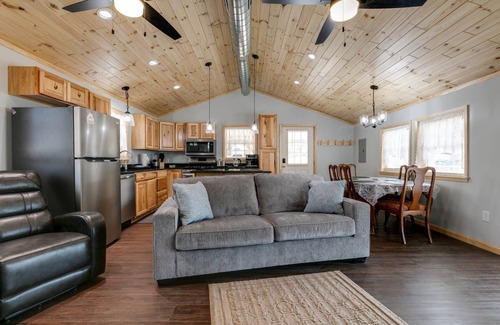 Galeton House | Pine Cottage-start your Endless Mt. adventure here