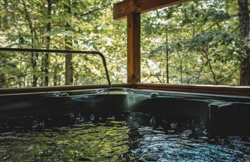 Purlear House | Pine Crest Cabin at 36 North - Hot Tub