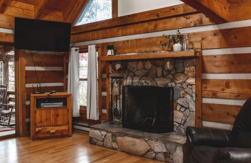 Purlear House | Pine Crest Cabin at 36 North - Hot Tub