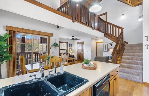 Reeds Spring House | Pine Grove Cabin side A