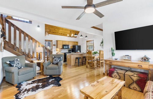 Reeds Spring House | Pine Grove Cabin side A