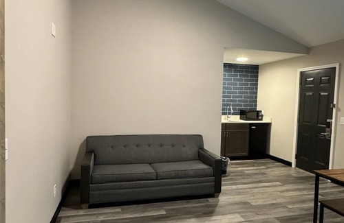 Port Huron Apartment | Pine Grove Executive Suites Newly Renovated Extended Stay Port Huron