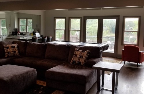 Gainesville House | Pine Haven | Lake front home/w Dock, Cheerful 4 Bedroom Cottage/w Dock Max 6 ppl