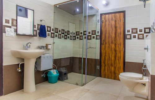 Kumarhatti Apartment | Pine Hills Kasauli - By BlackPearl