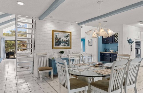Pine Knoll Shores House | Pine Knoll Shores Canal, NC Comfortable Beach Get-Away
