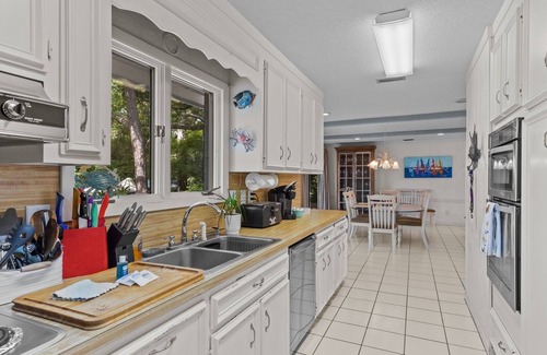 Pine Knoll Shores House | Pine Knoll Shores Canal, NC Comfortable Beach Get-Away