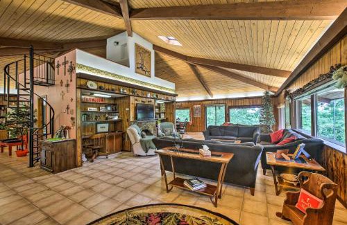 Compton House | Pine Lodge Cabin on 450 Acres in Ozark Mountains