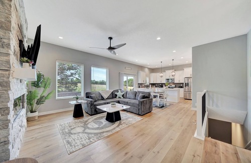 Lincoln House | Pine Meadows Retreat - Pet Friendly