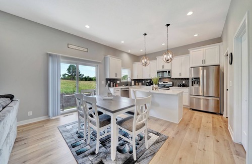 Lincoln House | Pine Meadows Retreat - Pet Friendly