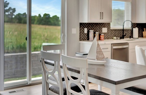 Lincoln House | Pine Meadows Retreat - Pet Friendly