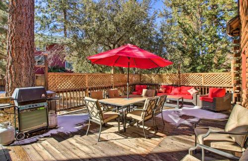 Pine Mountain Club House | Pine Mountain Club Log Home with Deck and Grill!