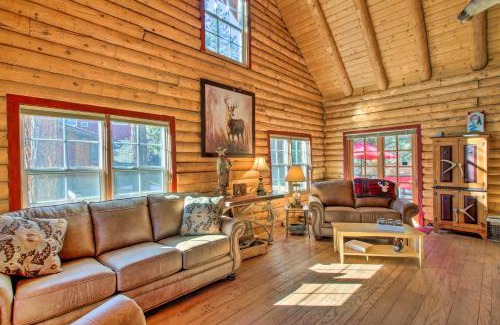 Pine Mountain Club House | Pine Mountain Club Log Home with Deck and Grill!