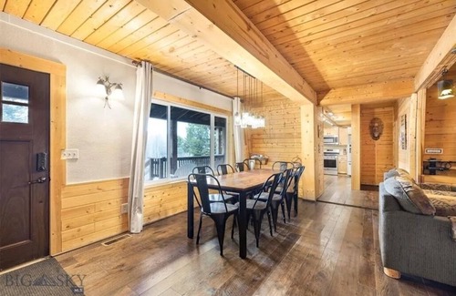 Lazy Acres Cabin | Pine Mountain Lodge, your Yellowstone basecamp and mountain retreat