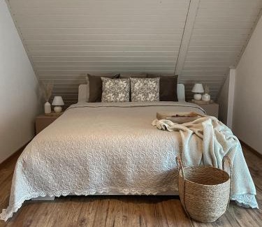 Lic Ski Chalet | Pine & Oak Holiday Home