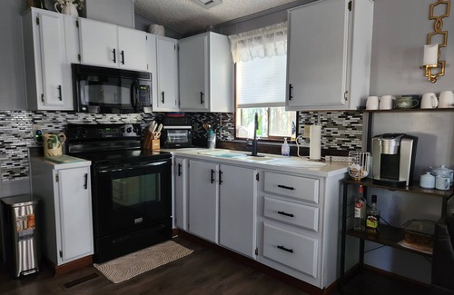 Pinetop House | Pine &Peaks Retreat Charming 1-Bedroom House with Casita sleeps 5 in Pinetop, AZ
