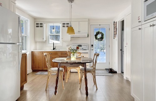 La Minerve Cottage | 🌲 Pine Peninsula - Lakeside Retreat 🌅