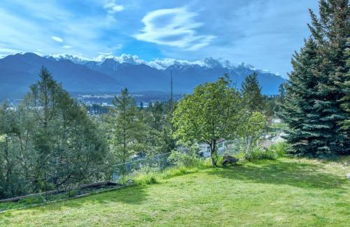 East Kootenay House | Pine Ridge, Log Home with Lake View and Backyard