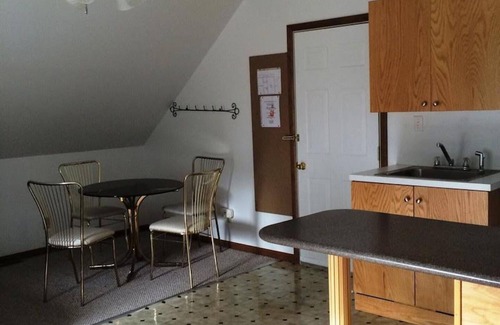 Fly Creek Apartment | Pine Row Manor Studio Apartment 5 minute drive from the cooperstown Dream Park