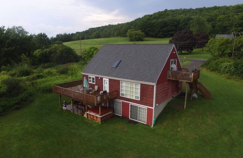 Fly Creek Apartment | Pine Row Manor Studio Apartment 5 minute drive from the cooperstown Dream Park