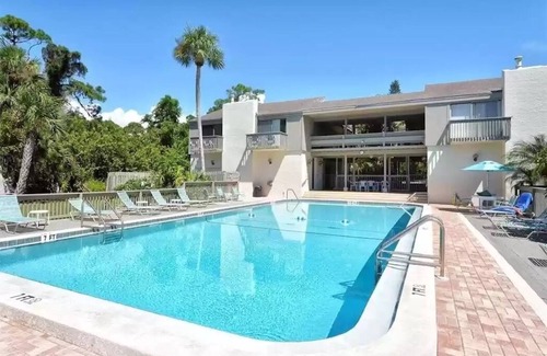 Osprey Condo | PIne Run, Osprey. Comfortable & convenient 2 BR condo, walk to Casey Key