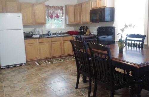 Woden Cabin | Pine Tree Cabin at Tall Timbers Retreat! Sleeps 12