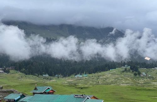 Srinagar Resort | Pine View Resort