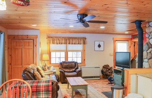 Rangeley Plantation Cabin | Pine View - tucked in the woods, with great amenities!