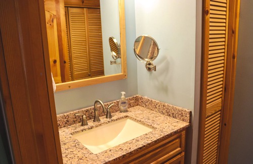 Rangeley Plantation Cabin | Pine View - tucked in the woods, with great amenities!