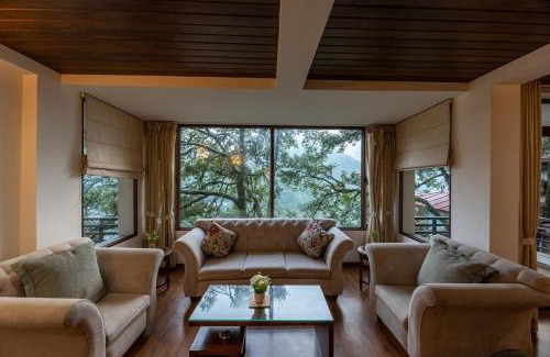 Mallital House | Pine Wood 2BHK Apartment Close to Naini Lake