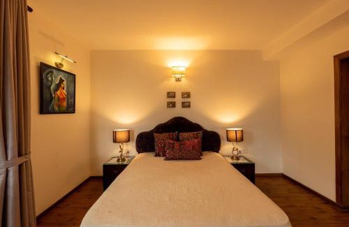Mallital House | Pine Wood 2BHK Apartment Close to Naini Lake