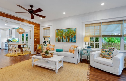 The Meadows House | PINEAPPLE BREEZE ~ JUST RENOVATED Home in The Meadows with Pool!