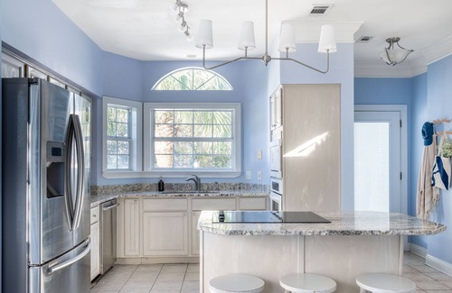 Crystal Shores House | Pineapple by AvantStay | Spectacular Destin Getaway Only 1 Block To Beach