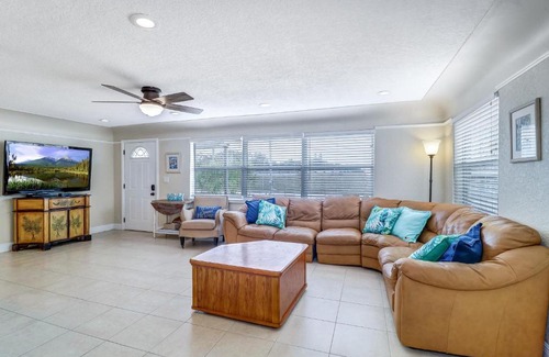 Madeira Beach House | Pineapple Escape