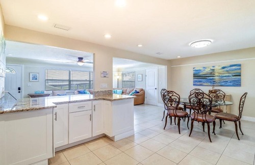 Madeira Beach House | Pineapple Escape