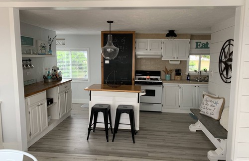 Key Largo Village House | PINEAPPLE HOUSE- WINTER 2026 AVAILABLE- Waterfront- Private Beach