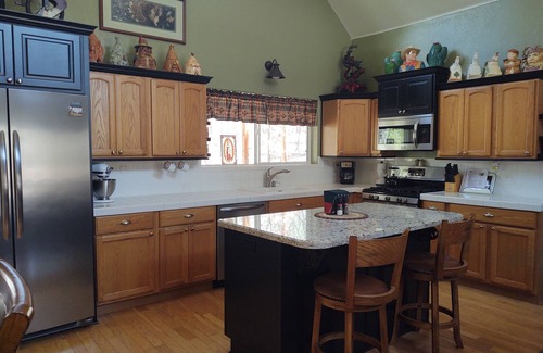 Pinetop House | Pinebear - Beautiful Log-sided Home in the Pines