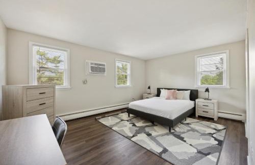 Newark Apartment | Pinebrook 1406 I 2br Garden Style Apartment !