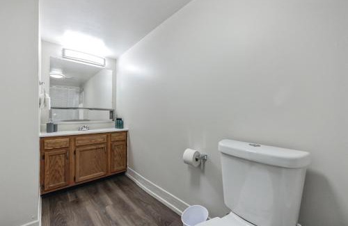 Newark Apartment | Pinebrook 1406 I 2br Garden Style Apartment !