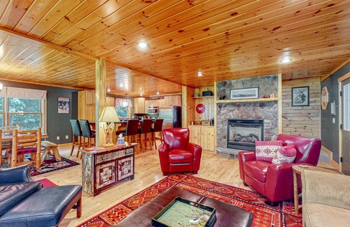 Sunday River Area Ski Chalet | Pinecone Lodge