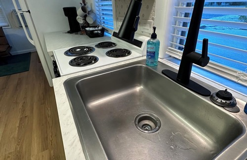 Southgate Condo | Pinecraft 1Br/1B - Watch the Park, Walk to Restaurants, 15 Min drive to beaches