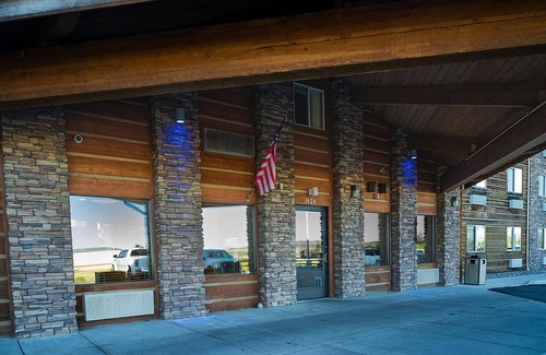 Pinedale Apartment | Pinedale Hotel & Suites