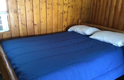 St Ignace Hotel | Pines Motel