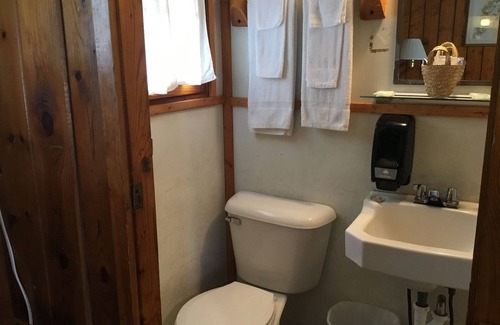 St Ignace Hotel | Pines Motel
