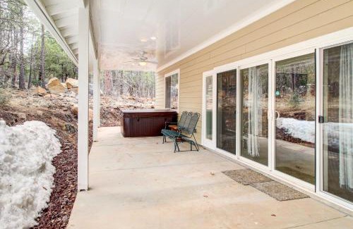Lakeside House | Pinetop-Lakeside Home with Private Hot Tub and Bar