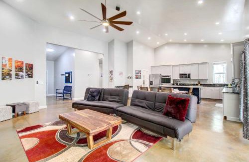 Lakeside House | Pinetop-Lakeside Home with Private Hot Tub and Bar