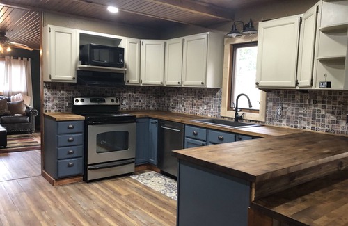 Custer Cabin | Pinetree Cabin - 4 king beds, stunning views
