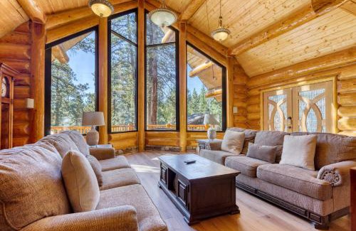 Big Bear Lake House | Pinetree Place by AvantStay Group Cabin w Hot Tub Minutes to the Lake