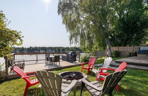 Youngs Point Cottage | Pineview Cottage Escape - Year Round w/Hot Tub & Pet Friendly!