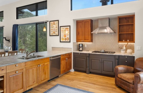 Jamestown House | Pineview Panorama Luxe Retreat | 20 Mins 2 Boulder