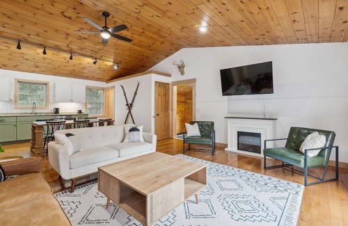 Fryeburg Cabin | Pinewood Haven: Log Cabin + Treehouse + Hot Tub in Mount Washington Valley